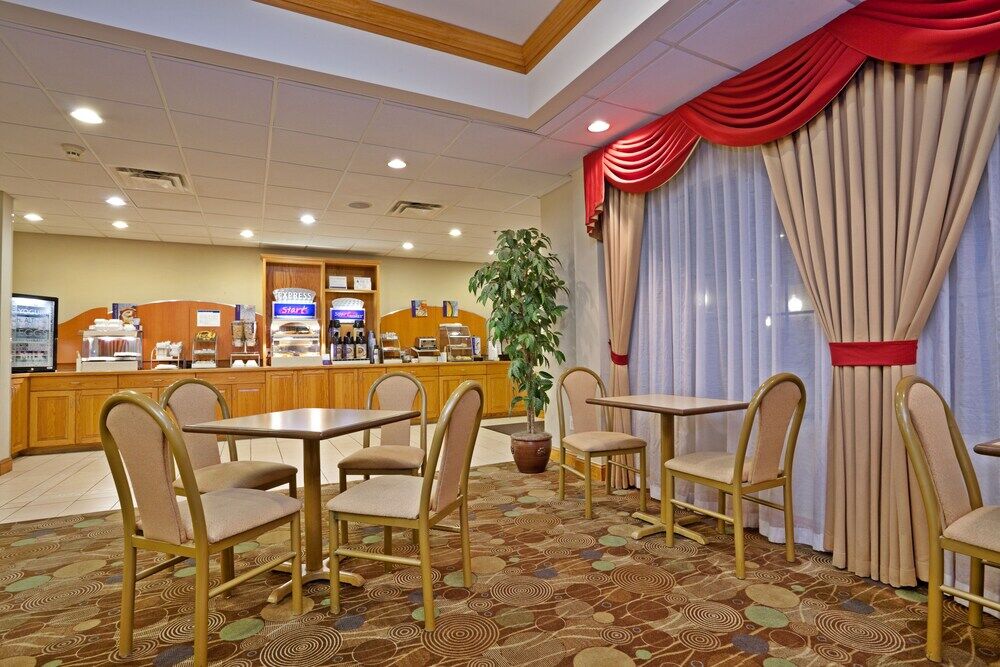 Holiday Inn Express Hotel & Suites Albemarle Exterior photo